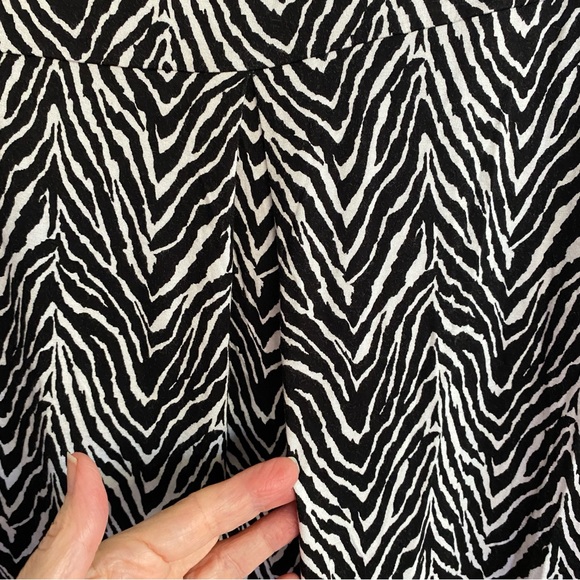 intro. Black & White Zebra Stripe Stretchy Soft Long Sleeve Size LARGE - Picture 7 of 8